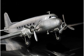 Metallmodell der DC-3 "Dakota"